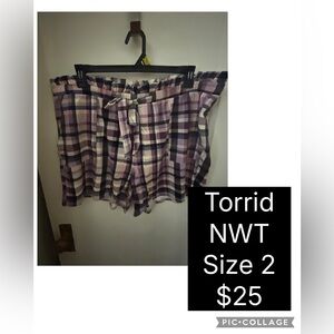 Torrid 5 Inch Pull-On Studio Luxe Ponte Mid-Rise Paperbag Waist Shott